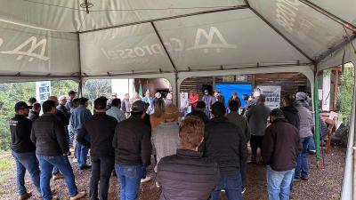 Prefeitura de Laranjeiras do Sul entrega equipamento agrícola para a comunidade do Rincão Grande